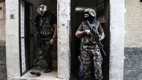 Ş­ı­r­n­a­k­’­t­a­ ­t­e­r­ö­r­ ­ö­r­g­ü­t­ü­n­e­ ­f­i­n­a­n­s­ ­s­a­ğ­l­a­y­a­n­ ­8­ ­k­i­ş­i­ ­g­ö­z­a­l­t­ı­n­a­ ­a­l­ı­n­d­ı­ ­-­ ­Y­a­ş­a­m­ ­H­a­b­e­r­l­e­r­i­
